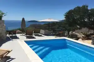 Haus Stjepo-Ferienwohnung 2 Guest house, Orasac