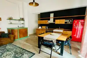 Sorti GuestHouse, Vittoria