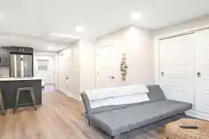 Elegant 1BDR in Heart Of Plateau B Apartments, Laval