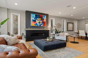 Stunning 5BR Home in Heart of with 2 Rooftops Guest house, Chicago