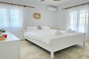 Tinos Seaside Gem - Cycladic 2BR 500m from Center Guest house, Tinos Town