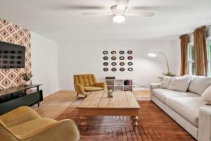 Centrally Located 4BD Home BBQ Downtown Nearby Guest house, Raleigh