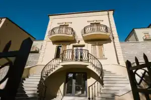 Villa 66, Corce