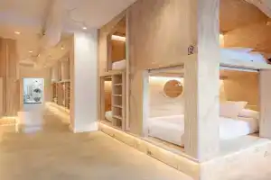 Colo Colo Hostel - Single Private Beds, Valencia