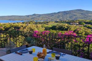 Villa KALLISTE 3 pièces avec vue mer sur les hauteurs de, Propriano