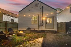 Uptown Haven Walkable Home with Bikes and Firepit near Downtown Guest house, Evansville