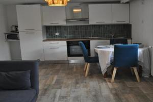 2 pièces rénové en rez-de-chaussée proche de la gare Apartments, Bourg-en-Bresse