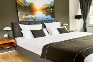 StayZen Holz & Hirsch Deluxe Hideaway zentral mit Parkplatz Apartments, Isny im Allgau