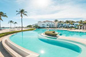 Apartment with pool and ocean view in Punta Palmera, Punta Cana