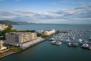 Belle Escapes 52 Harbour Lights with Ocean View Apartments, Cairns