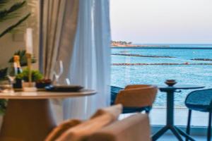 THE OCEAN - Luxury Apartment at the Harbor, Paphos