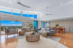 Large, Luxurious Townhouse Stunning Oceanviews, Airlie Beach