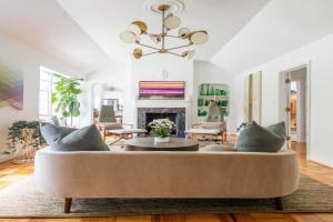 Ivy Grace - 4 BR, Stylish, Pet-Friendly Retreat Guest house, Indianapolis