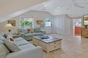 Suzys Parrot Perch by Last Key Realty Apartments, Key West