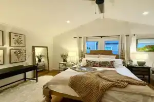 Downtown Plaza Charmer with Hot Tub Guest house, Healdsburg