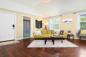 HostWise Stays - Block to AGH - King Bed, Free Off Street Parking Guest house, Pittsburgh