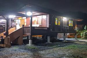 HOMESTAY ANAK SYURGA AMzAR MALAY ONLY, Kangar