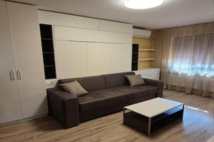 Uyuten dvustaen apartament, Pleven