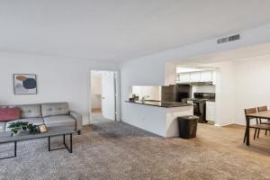 Northcliffe 1107 I Fully Furnished 2 Bedroom 2Bth, Winston-Salem