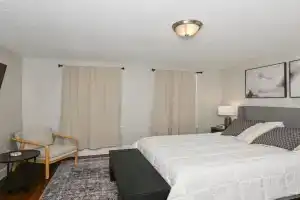 Spacious 3-Bed In Vibrant Tremont Apartments, Cleveland