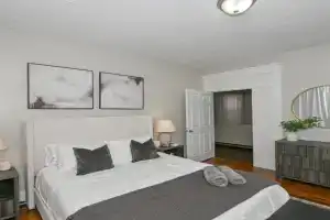 3 Bed Spacious 1st Floor Apt at Tremont Apartments, Cleveland