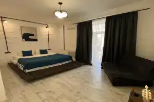 Uyutnaya dvuhkomnatnaya s vidom na Rixos Apartments, Almaty