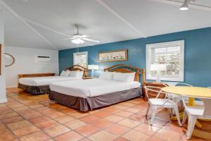 Ibis Suite - Southernmost Sanctuary Guest house, Key West