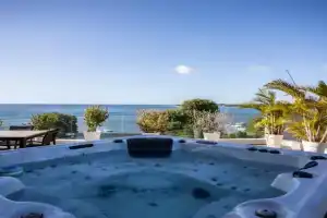 Modern Penthouse - Sunset, Jacuzzi & Sea Views, Tamarin