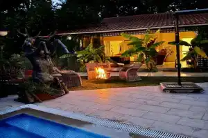 Sunyear Jacuzzi Winter Lodge, Urla