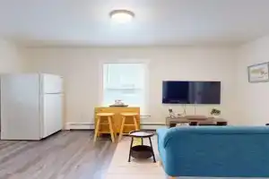 Sunny Riverside Apt Near MIT, Harvard & Red Line Apartments, Boston