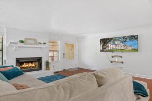 Charming 4BD with BBQ & Backyard - Near FSU, A&M Guest house, Tallahassee