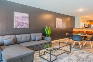 Extensive 2BD - ASU - Sloan Pk - WD - Parking - Sleeps 8 Apartments, Scottsdale