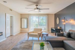 Spacious 2BD - ASU - Sloan Pk - WD Parking Sleeps 8 Apartments, Scottsdale