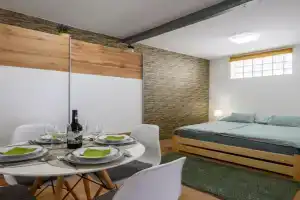 Kövirózsa Pihenőház Guest house, Demjen