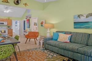 The Mellow Macaw by Last Key Realty Guest house, Key West
