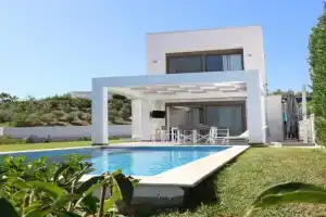Villa Paradisio - Pool, Sea View, 4bdrms,BBQ, Hanioti