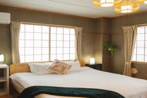 Butter Hotel, Otari