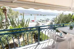 Vassia's B rooms, Poros