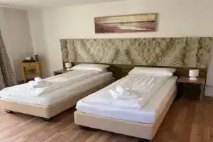 Costa Apartments - 2 Zimmer, Küche,Bad,Waschmaschine,Garten- Kostenloses Wlan, Sarstedt