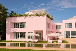 Mahi-Mahi Beachfront Villa by Yudee Assets, Puk Tian