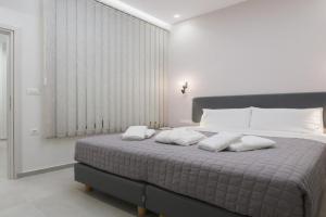 Peris 4 with Yard steps to Old Town - AC, Wifi Apartments, Chania Town