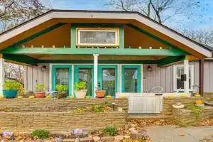 Walk to Downtown Eclectic Home Guest house, Wisconsin Dells