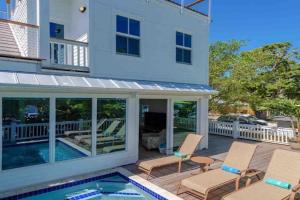 Dance of the Butterflies by Last Key Realty Guest house, Key West