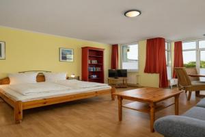 Ferienapartment Abendsonne mit direktem Seeblick und Terasse, Waren