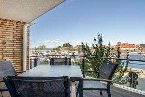 Hafenblick - Wohnung in der Hafenresidenz mit Balkon & Wasserblick Apartments, Waren