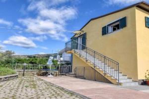 5 Bedroom Stunning Home In, Lavagna