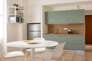 Levante -Walking distance to Center- Free Onsite Parking Apartments, Como