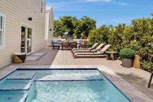 A Royal Affair by Last Key Realty Guest house, Key West