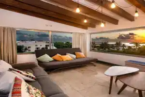 CASCADAS,stylish family villa poolside steps from beach, Cancun