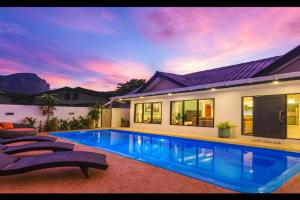 Oasis 4BR Private Pool Villa in central Ao Nang, Ao Nam Mao